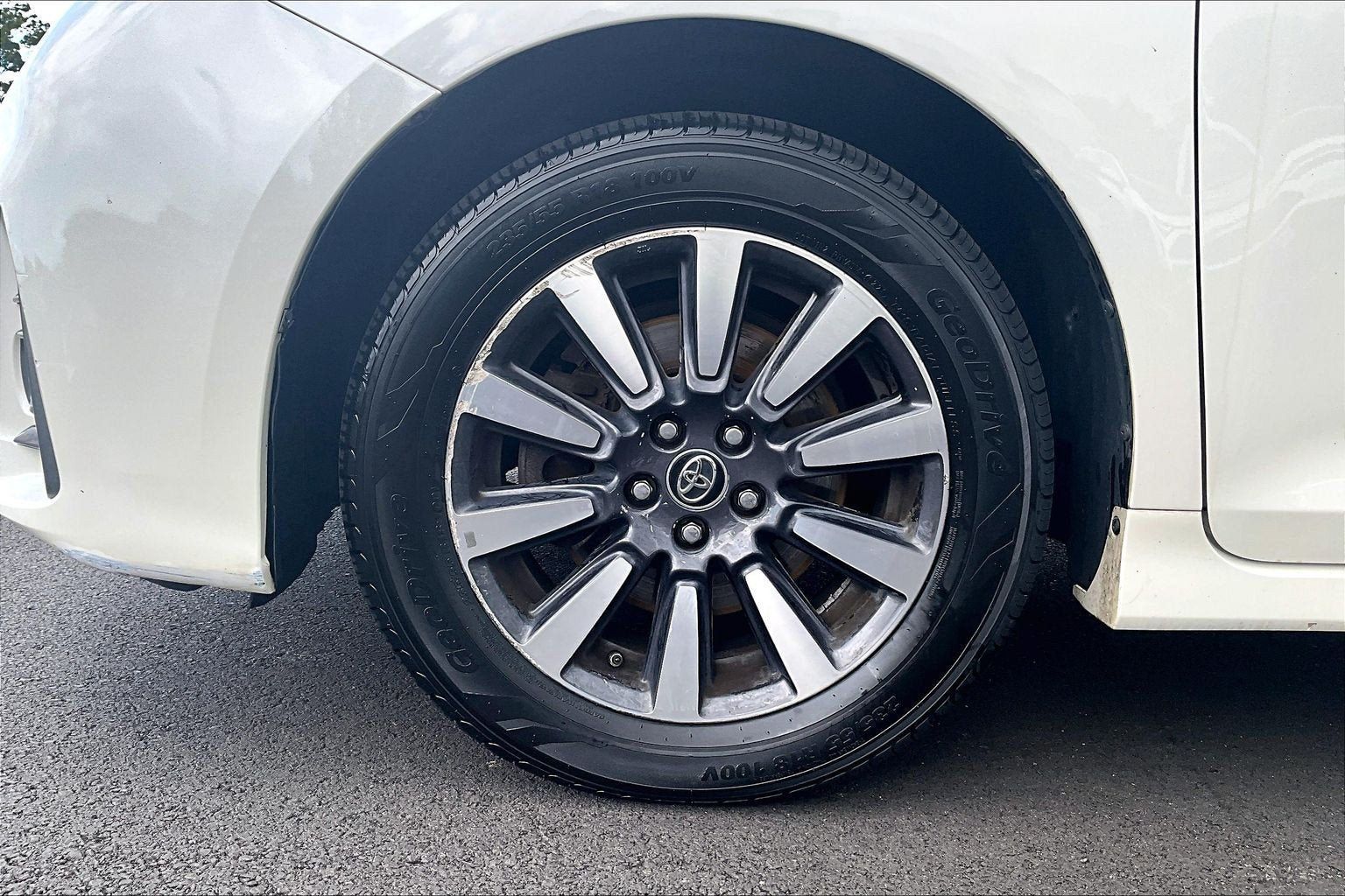Used 2019 Toyota Sienna XLE w/ XLE Navigation Package AWD/4WD image 9