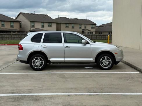 Used 2010 Porsche Cayenne AWD/4WD image 8