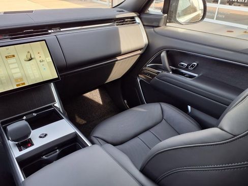 New 2026 Land Rover Range Rover Long Wheelbase SE AWD/4WD image 22