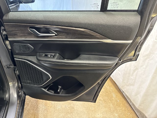 Used 2023 Jeep Grand Cherokee 4WD 4xe image 28