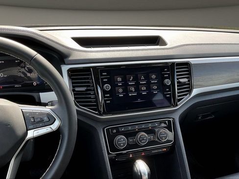 Used 2023 Volkswagen Atlas SE w/ Panoramic Sunroof Package FWD image 12