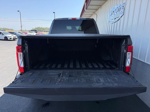 Used 2017 Ford F250 XLT w/ XLT Premium Package AWD/4WD image 5