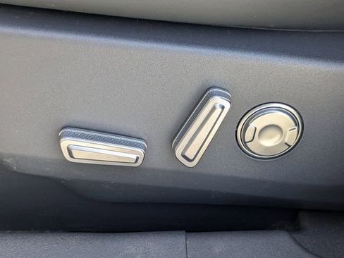 Used 2025 Lincoln Nautilus Premier w/ Equipment Group 102A image 19