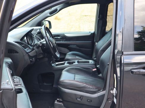 Used 2017 Dodge Grand Caravan GT image 8