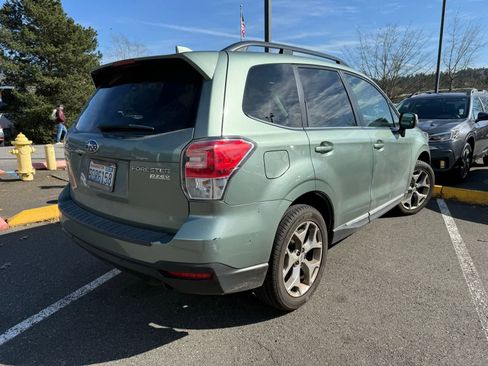 Used 2017 Subaru Forester 2.5i Touring image 3