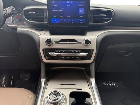 Used 2023 Ford Explorer XLT w/ Equipment Group 202A image 11