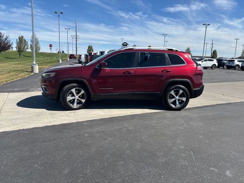 Used 2019 Jeep Cherokee Limited AWD/4WD image 6