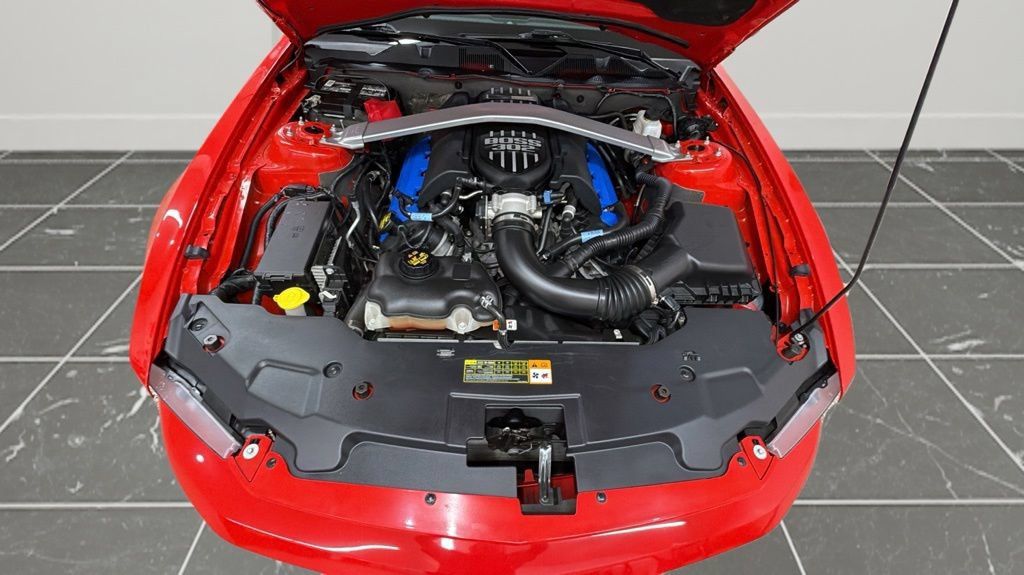 Used 2012 Ford Mustang Boss 302 w/ Boss 302 Accessory Pkg RWD image 11