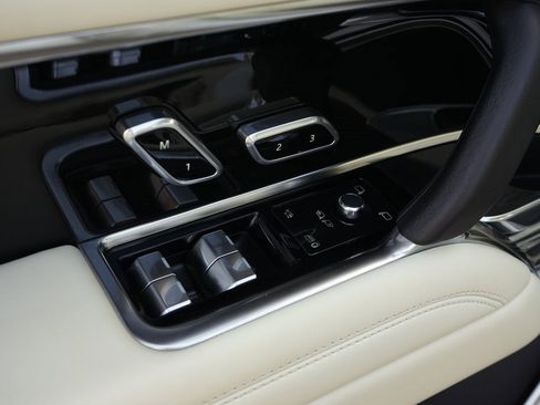 Used 2023 Land Rover Range Rover SE image 22