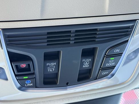 Used 2024 Acura MDX SH-AWD w/ Technology Package image 38