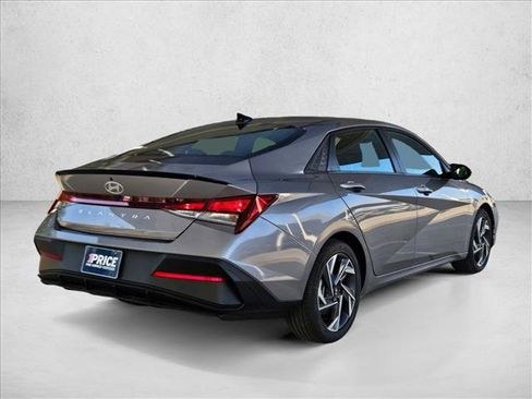 Used 2025 Hyundai Elantra Sport FWD image 5