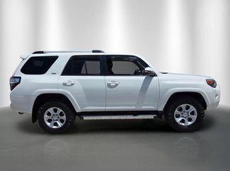 Used 2024 Toyota 4Runner SR5 Premium w/ Moonroof Package AWD/4WD video 2