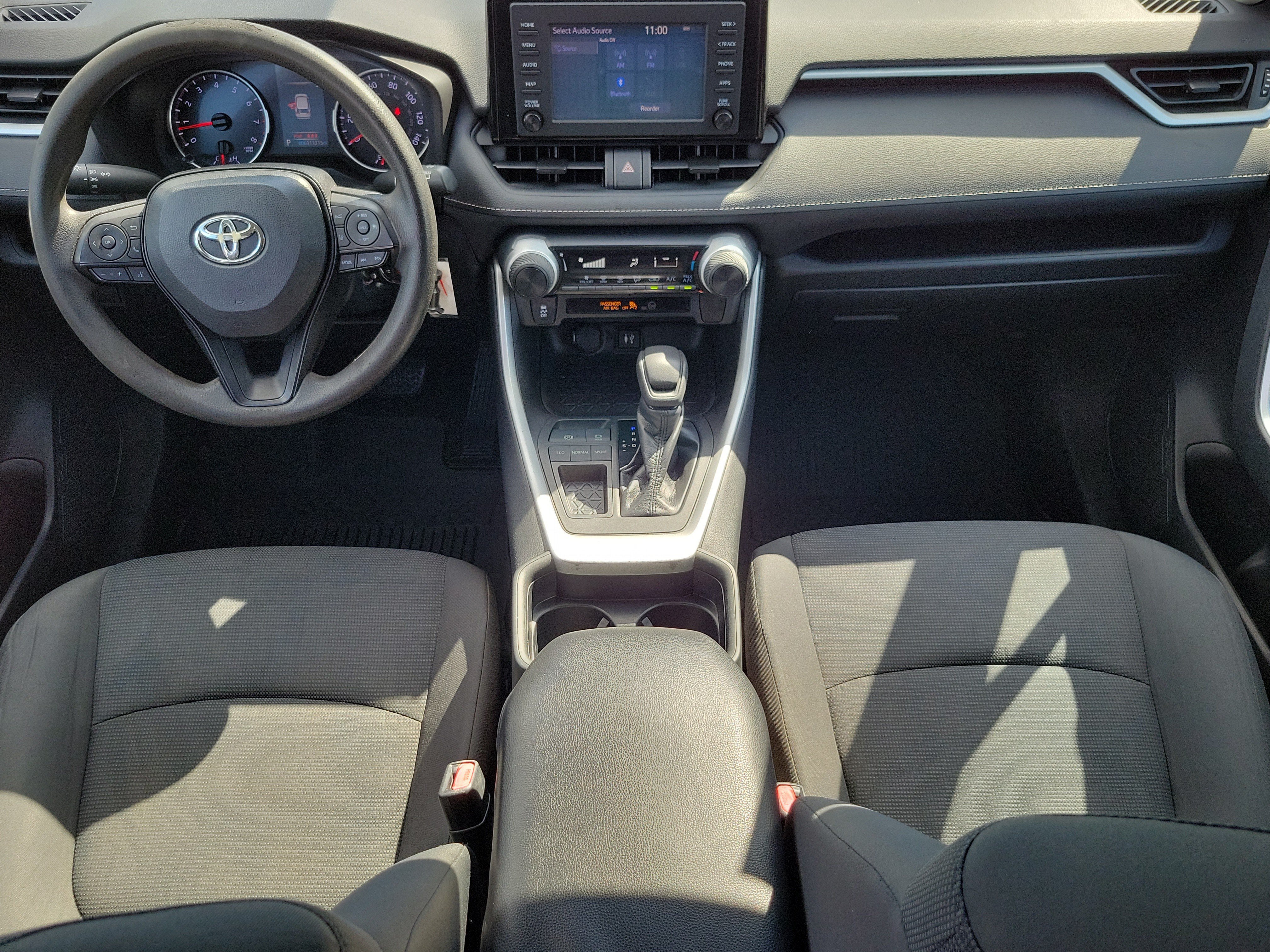Used 2019 Toyota RAV4 LE FWD image 23