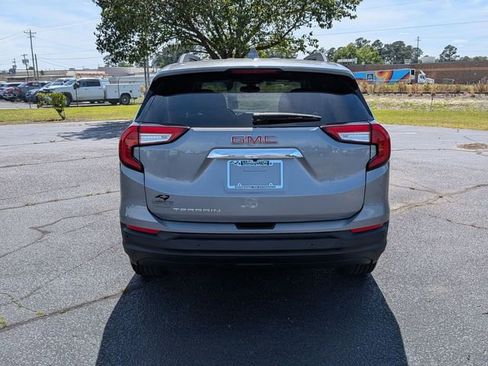 Used 2023 GMC Terrain SLE w/ Driver Convenience Package FWD image 4