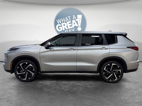 Used 2024 Mitsubishi Outlander SE image 7