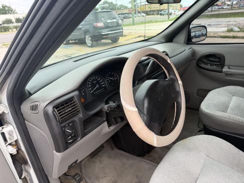 Used 2003 Chevrolet Venture Extended w/ Climate Package FWD image 17