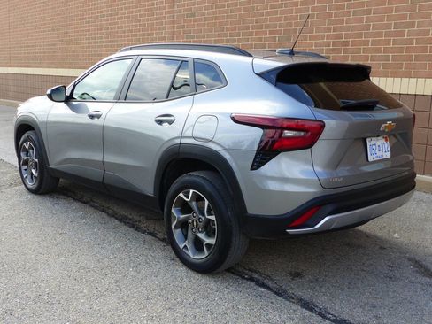 Used 2025 Chevrolet Trax LT w/ Driver Confidence Package image 7