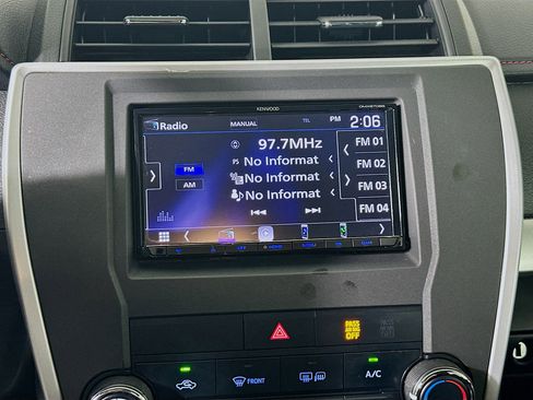 Used 2017 Toyota Camry SE image 19