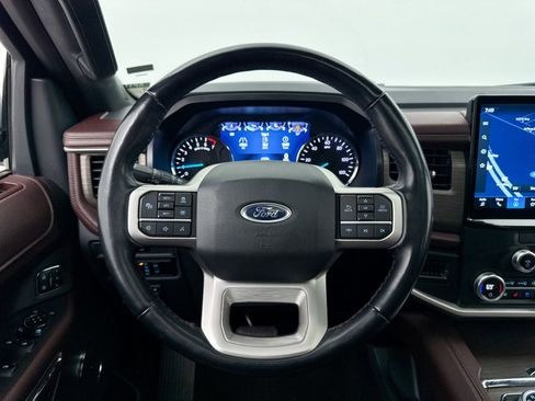 Used 2023 Ford Expedition Max Limited image 4