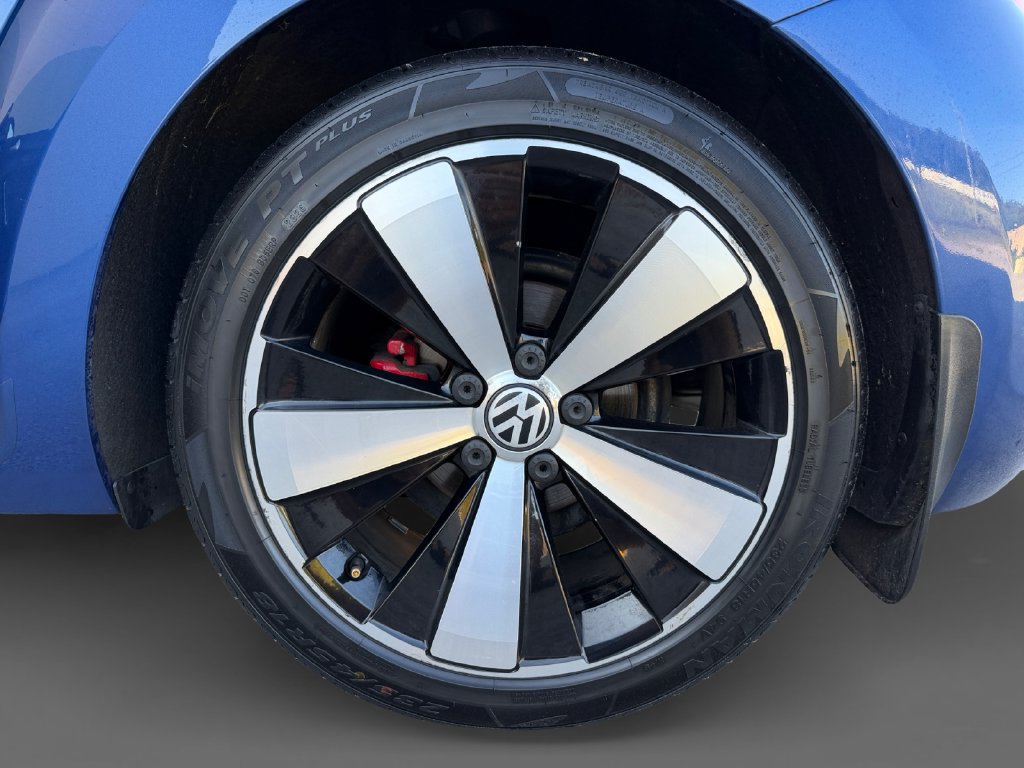 Used 2014 Volkswagen Beetle R-Line FWD image 11