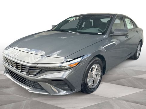 Used 2025 Hyundai Elantra SE FWD image 1