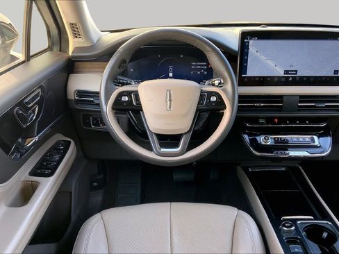 Used 2023 Lincoln Corsair Reserve FWD image 6