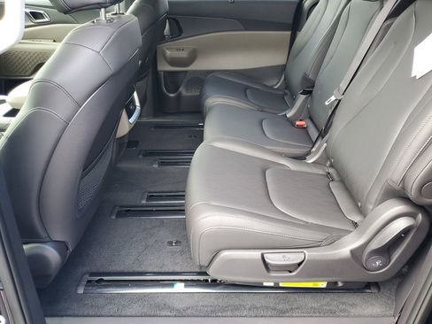 New 2026 Kia Carnival EX image 20