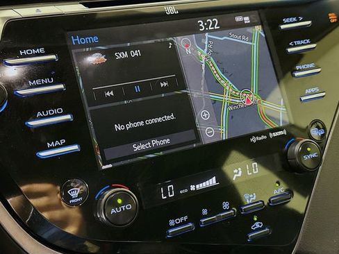 Used 2019 Toyota Camry XLE w/ Navigation Package image 15