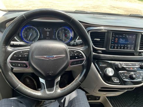 Used 2019 Chrysler Pacifica Touring Plus w/ Cold Weather Group FWD image 32