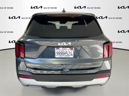 Certified 2024 Kia Sorento LX image 7