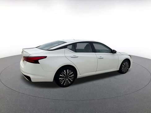 Used 2025 Nissan Altima 2.5 SV FWD image 15