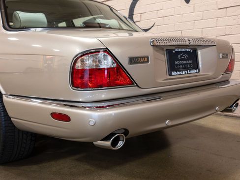 Used 2001 Jaguar XJ Supercharged RWD image 21
