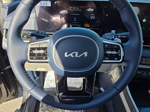 New 2026 Kia Carnival EX FWD image 21