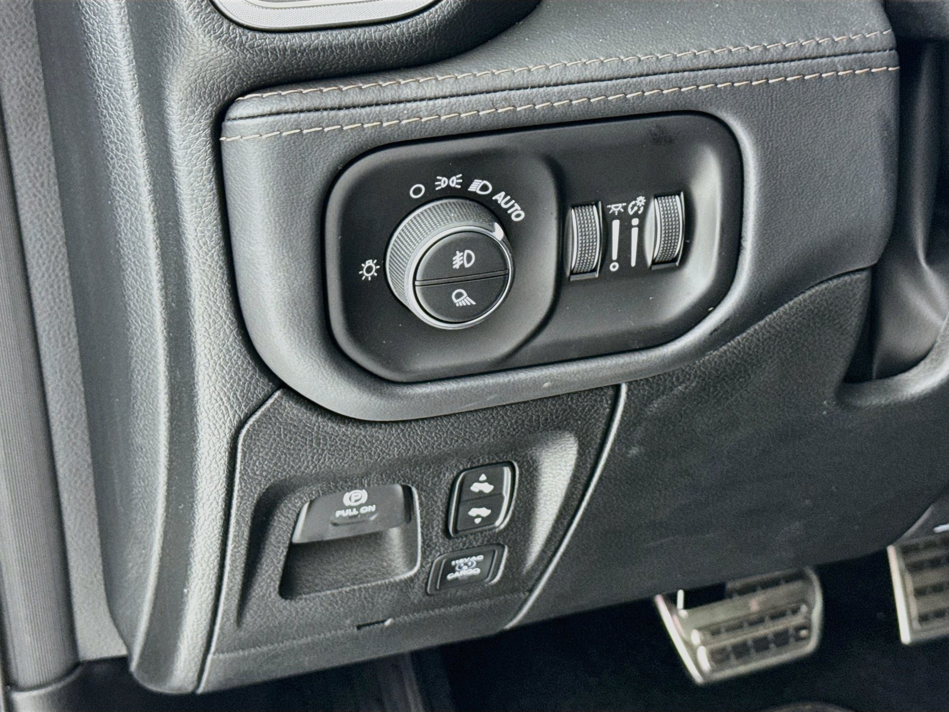 Used 2026 RAM 1500 Tungsten AWD/4WD image 11