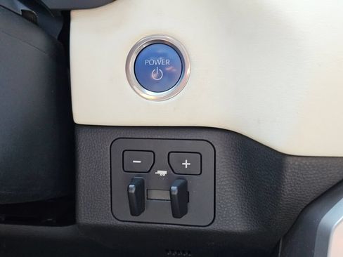 Used 2023 Toyota Sequoia Platinum AWD/4WD image 17