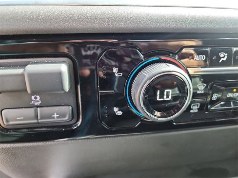 Used 2025 Chevrolet Silverado 3500 LT image 24