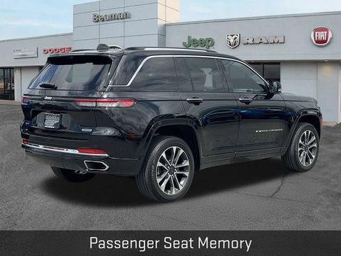 Used 2022 Jeep Grand Cherokee Overland w/ Luxury Tech Group IV AWD/4WD image 7