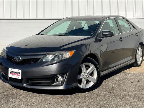 Used 2012 Toyota Camry SE image 2
