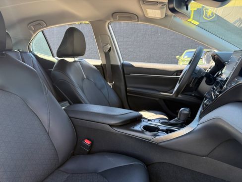 Used 2022 Toyota Camry XSE image 19
