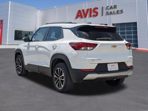 Used 2025 Chevrolet TrailBlazer LT AWD/4WD image 3