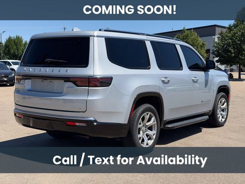 Used 2022 Jeep Wagoneer Series II AWD/4WD image 5