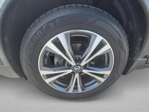 Used 2019 Nissan Rogue SV w/ Premium Package FWD image 17