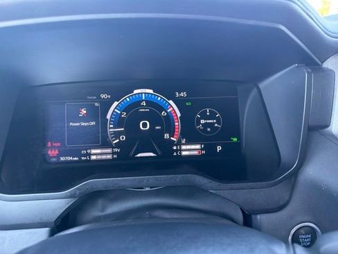 Used 2022 Toyota Tundra Platinum w/ Advanced Package AWD/4WD image 10