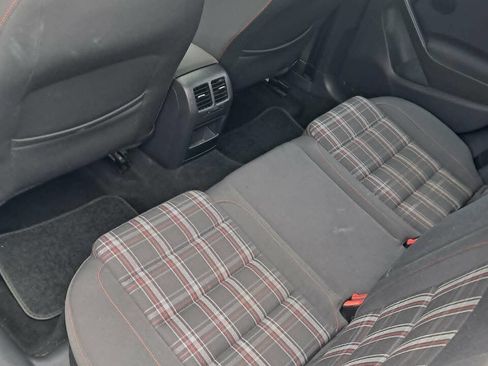 Used 2012 Volkswagen Golf 4-Door FWD image 5