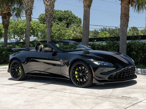 Used 2022 Aston Martin V8 Vantage Roadster RWD image 11
