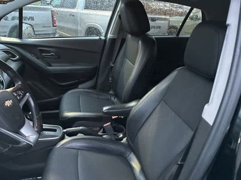 Used 2018 Chevrolet Trax LT w/ Sun & Sound Package image 3