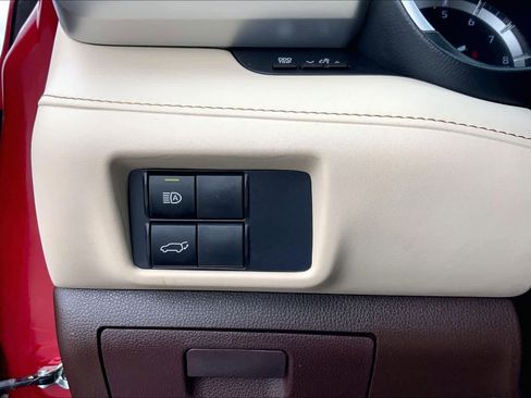 Used 2021 Toyota Highlander XLE FWD image 33