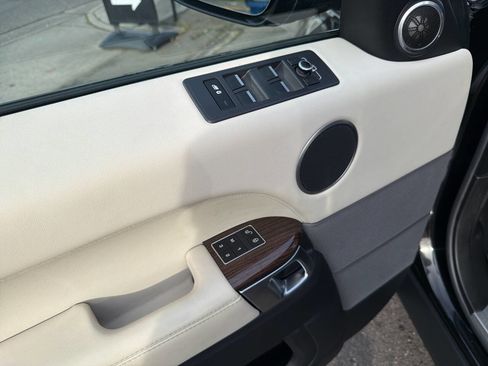 Used 2014 Land Rover Range Rover Sport HSE image 41