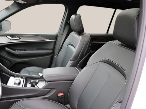 New 2025 Jeep Grand Cherokee Limited image 12