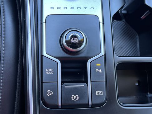 Certified 2025 Kia Sorento EX w/ EX Panoramic Sunroof Package image 10